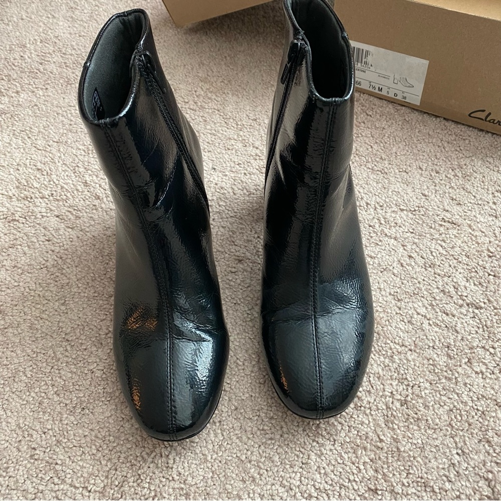 Clarks Chantelle Stone Patent Boots Black Ankle Booties Size 7.5 - Picture 2 of 11